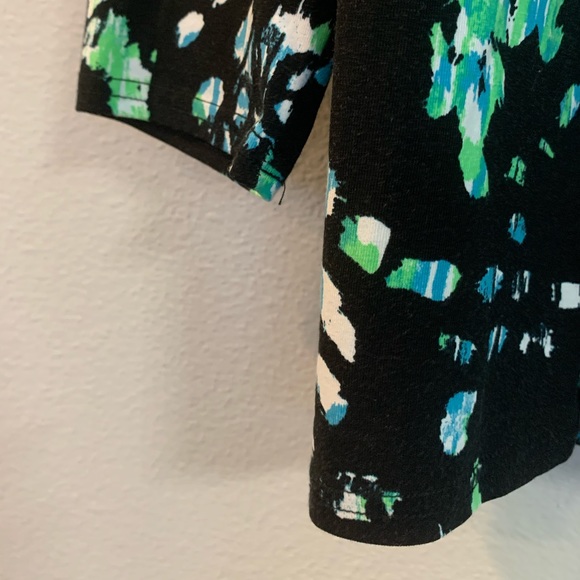 Rafaella cotton blend stretchy v-neck print top XL. - Picture 4 of 6